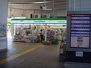 ファミリーマート TX北千住駅店（327m）