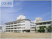 伊丹市立緑丘小学校 866m