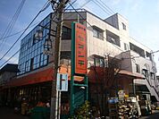 スーパー「生鮮市場ヤオシチまで80m」