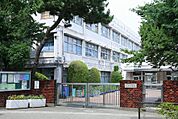 世田谷区立松丘小学校（774m）