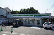 ファミリーマート 世田谷弦巻五丁目店（357m）