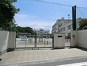 世田谷区立松原小学校（927m）