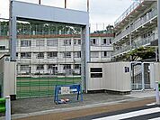 目黒区立八雲小学校（518m）