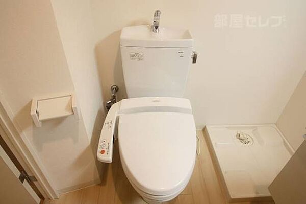 画像8:温水洗浄便座付きのお手洗いです。