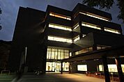 愛知芸術文化センター愛知県図書館 726m
