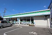 ファミリーマート中川野田店 228m
