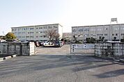 愛知県立中川商業高校 1551m