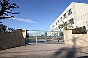 名古屋市立日吉小学校 360m