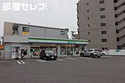ファミリーマート本陣通店 243m