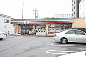 セブンイレブン名古屋若葉通2丁目店 307m