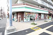 ファミリーマートみのてつ彩紅橋店 198m
