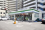 ファミリーマート千早店 203m