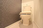 こじゃれたトイレットルーム。