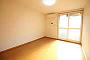 採光面は南南西で、日当たり良好なお部屋です☆