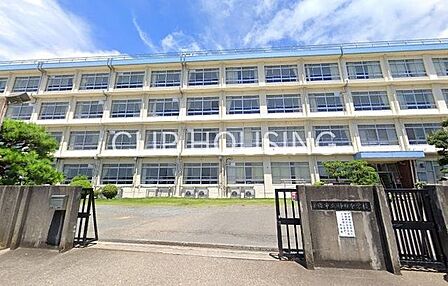 平塚市立神田中学校 徒歩14分。 1090m