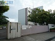 伊丹市立神津小学校 673m
