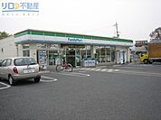 ファミリーマート伊丹鴻池店 499m