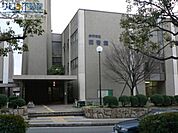 伊丹市立図書館 405m