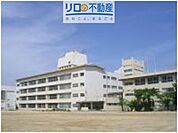 伊丹市立緑丘小学校 866m