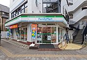 ファミリーマート梅ヶ丘駅前店 徒歩4分。 250m
