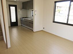 五條市田園4丁目 4SLDKのリビング/ダイニング