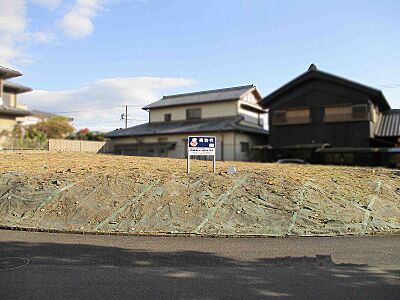 外観：角地です。扇形の土地です