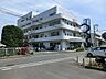周辺：医療法人社団草芳会三芳野病院 徒歩15分。 1200m