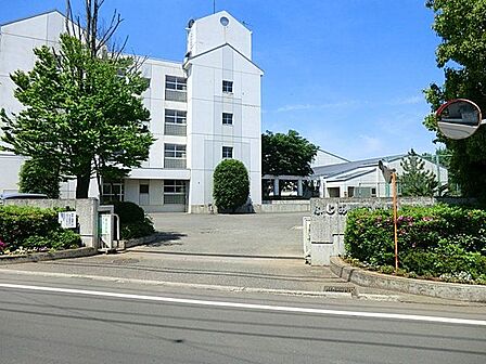 ふじみ野市立福岡中学校 徒歩7分。 490m