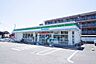 周辺：ファミリーマート青梅末広町二丁目店まで（320m）