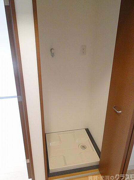 画像16:洗濯機置場には扉も付いております。