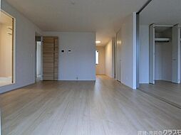 くおん嵯峨 東棟 201 2階3LDKのリビング/ダイニング