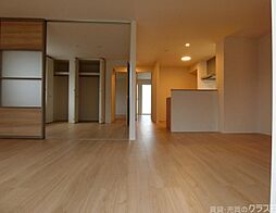 くおん嵯峨 東棟 202 2階3LDKのリビング/ダイニング