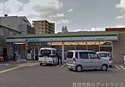 ファミリーマート吉祥院這登中町店 408m