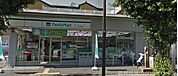 ファミリーマート堀川御池店 285m