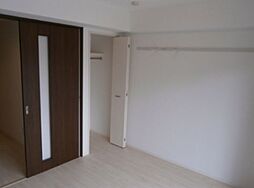 ロイヤル・ベルム 205 2階1Kのリビング/ダイニング