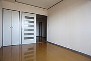 洋室　各部屋に収納があります