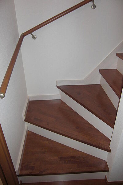 画像15:手すり付の階段