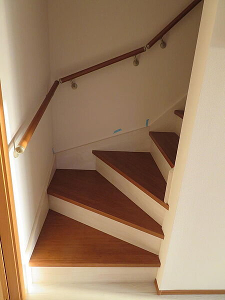 テラスハウスならではの室内階段です。