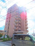 人気の高層マンションです。