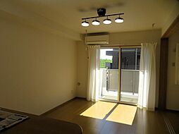 思川レジデンス 207 2階1LDKのリビング/ダイニング