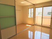 南向きリビングで日当たり良好です。