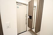 玄関には大きなシューズボックス搭載です。