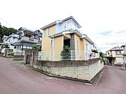 ■現地外観／洗濯物が乾きやすい、日当たり良好な南向きのバルコニー！