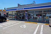 ローソン青梅野上町店 徒歩8分。 600m