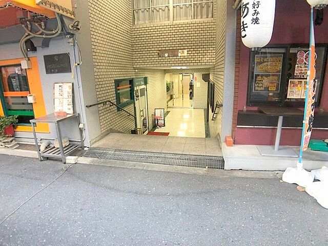 8 / 9