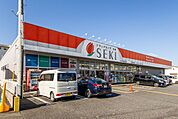 ドラッグストアセキ小手指南店 徒歩24分。 1890m