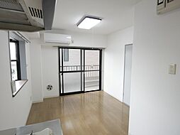 アゼリアヒルズ 303 3階ワンルームのリビング/ダイニング