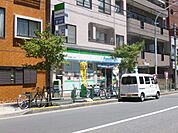コンビニ「ファミリーマートまで240m」