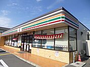 コンビニ「セブンイレブンまで120m」