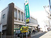 銀行「埼玉りそな銀行まで140m」